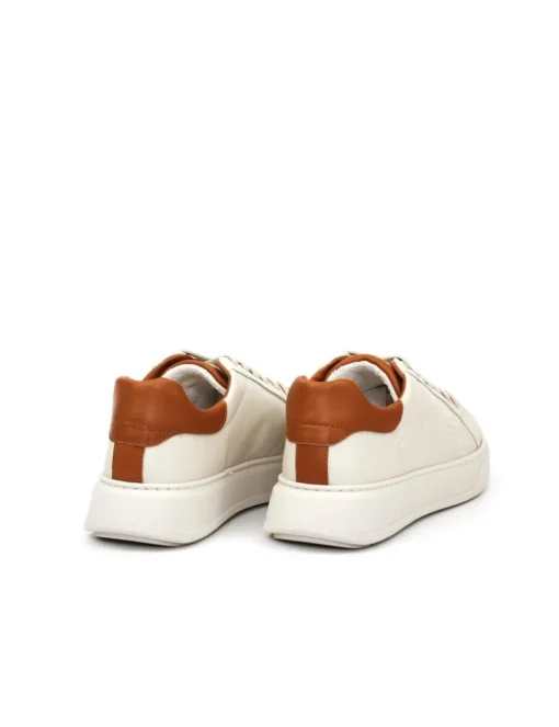 SNEAKER LARRY