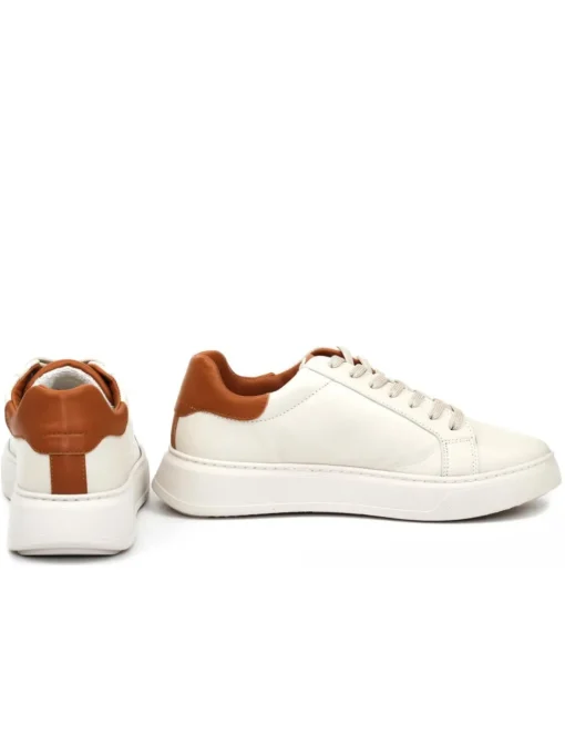 SNEAKER LARRY
